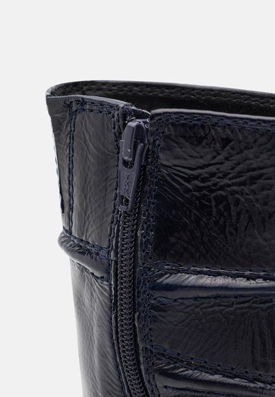 MIISTA MALENE - Kozačky na platformě - dark blue