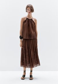 Massimo Dutti FLARED FLORAL PRINT MIDI - Veckad kjol - mottled dark brown