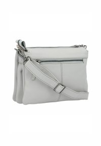 Borsa a tracolla in pelle grigia chiara con tracolla regolabile e tasca con zip frontale, mostrata su uno sfondo bianco.