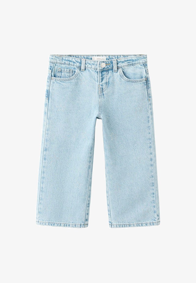 Jean court en denim bleu clair avec bouton devant, passants de ceinture, poches avant et petite poche, et jambes larges et droites.