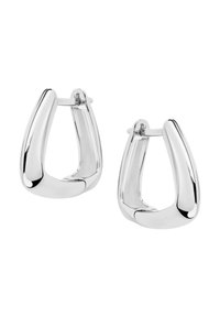 Srebrne kolczyki w kształcie obręczy o zaokrąglonym, U-kształtnym designie i polerowanej fakturze, z zamknięciem na sztyft i bezszwowym wykończeniem.