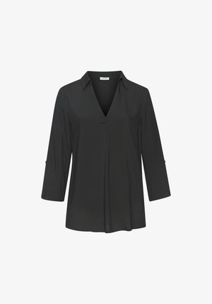 Čierna blúzka s výstrihom do V a golierom, trojštvrťové rukávy a záhyb na prednej strane, vyrobená z hladkej, ľahkej tkaniny.