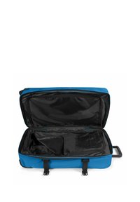 Borsa da viaggio blu con interno nero, chiusura con zip e due cinghie esterne. L'interno presenta più scomparti per una migliore organizzazione.