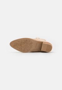 mtng TEO - Botas camperas - arena