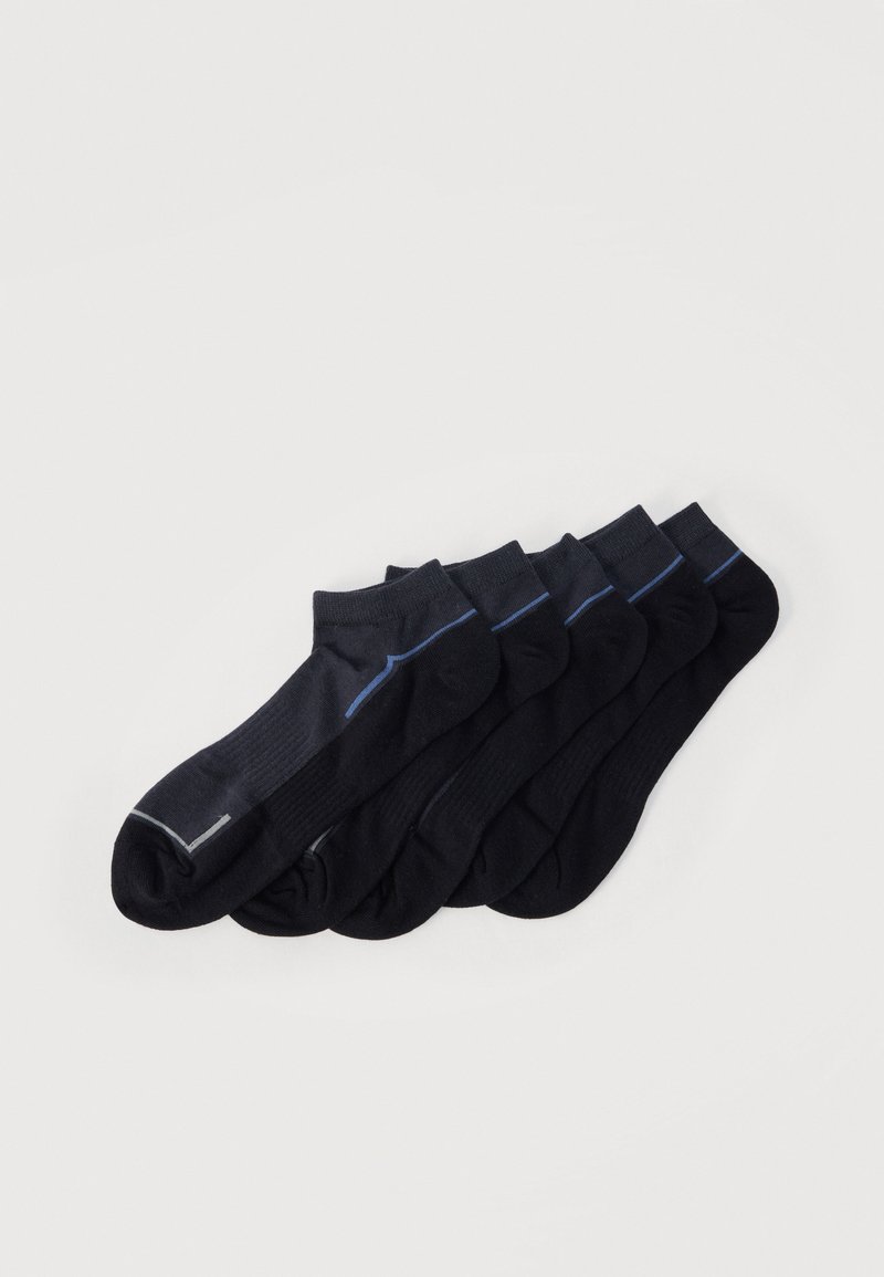 Έξι ζεύγη μαύρες κάλτσες αστραγάλου με διακριτικές μπλε και γκρι λεπτομέρειες, τακτοποιημένα στοιβαγμένες σε λευκό φόντο.