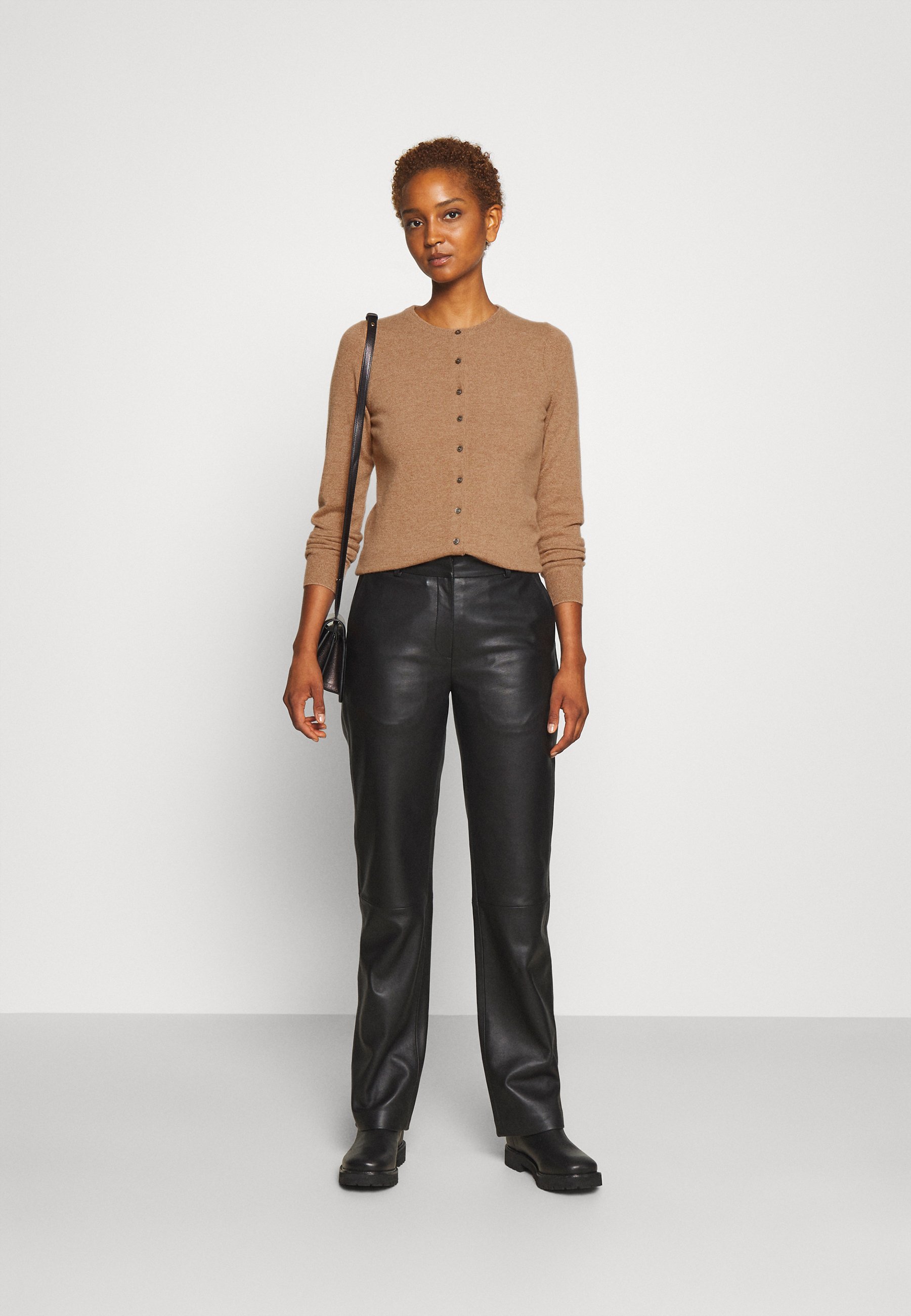Damen CARDIGAN - Strickjacke Damen CARDIGAN - Strickjacke