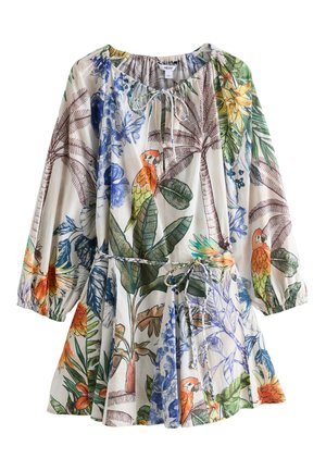 Løs, langærmet kjole med tropisk print med farverige papegøjer, palmer, grønne blade og blå blomster, plus taljebånd og snor ved halsudskæringen.