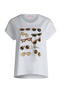 T-shirt en coton blanc avec un graphique de diverses lunettes de soleil aux formes et couleurs variées, y compris des modèles en forme de cœur et à imprimé léopard.