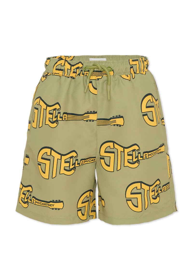 Zielone spodenki kąpielowe z powtarzającym się żółtym wzorem zawierającym tekst „STELLA” oraz ilustracje gitar. Elastyczny pas z sznurkiem do regulacji.