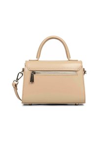 Sac à main en cuir beige avec un design structuré, poigné supérieur, bandoulière amovible, poche zippée à l'avant et accents en métal.