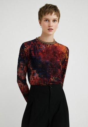 Long sleeved top - red