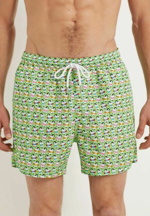 Pantaloni da bagno verdi con un motivo di colorate paperelle di gomma. Fascia elastica in vita con cordoncino bianco. Materiale leggero e traspirante.