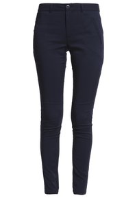 Navy slim-fit broek gemaakt van een soepel, rekbaar materiaal. Bevat voorzakken, een knoopsluiting en een tapered pootontwerp.