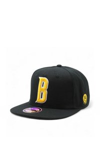 Musta lippis, jossa on iso keltainen brodeerattu "B" edessä, sivussa pyöreä keltainen logo ja litteä lippa.