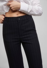 PULL&BEAR Tygbyxor - blue