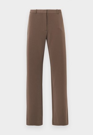 Καφέ, παντελόνι με ίσια μπατζάκια και λεία υφή, με ζώνη στη μέση που διαθέτει θηλιές για ζώνη και δύο πλαϊνές τσέπες. Κλασικός σχεδιασμός, χωρίς σχέδια.