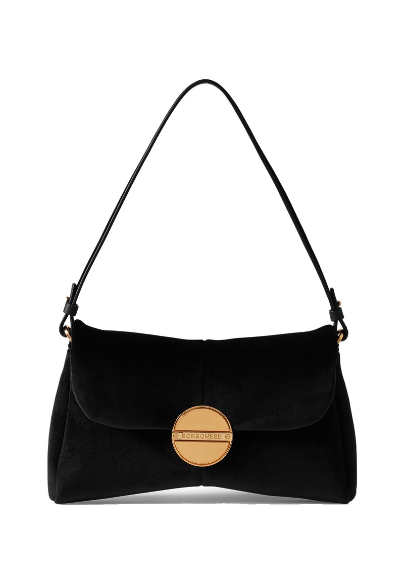Borsa a spalla in suede nero con una chiusura arrotondata in metallo dorato. Texture morbida, design pieghevole e una sola tracolla in pelle.