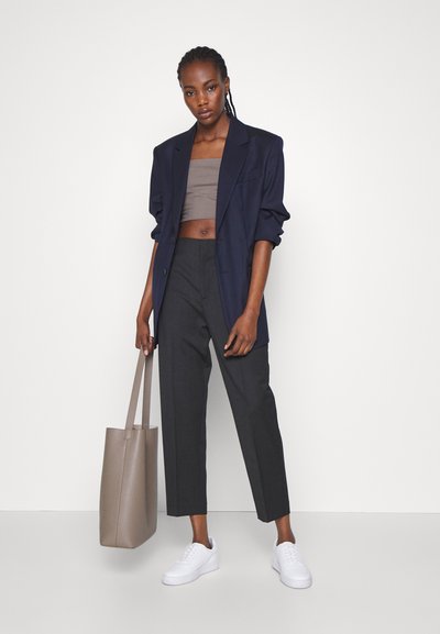 Filippa K KARLIE TROUSERS - Pantalones - anthracite