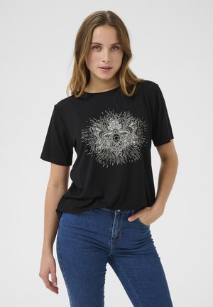 Sort bomulds t-shirt med et detaljeret sølvgrafisk design med indviklede mønstre, korte ærmer og en afslappet pasform.