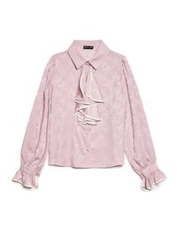 Blusa rosa chiaro con una parte anteriore arricciata, tessuto con motivi di fiocchi bianchi e maniche lunghe con polsini arricciati. Chiusura con bottoni davanti.