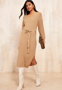 Friends Like These V NECK BELTED MIDI - Strickkleid - camel