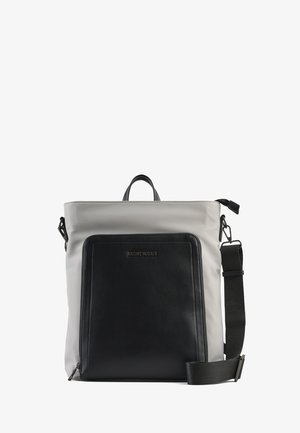 Mochila bicolor con bolsillo delantero negro, correa de hombro ajustable, asa superior y logo "Antony Morato" en relieve en el bolsillo.