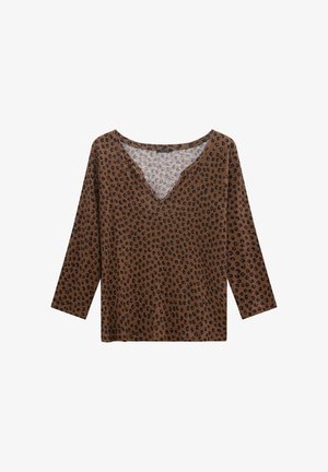 Top lungo marrone a maniche lunghe con scollatura a V, caratterizzato da un motivo a stampa leopardata nera e una texture di tessuto morbido.