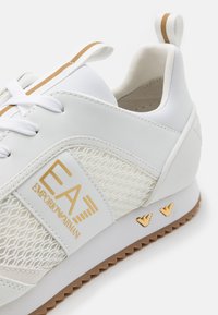 EA7 Emporio Armani LACES UNISEX - Tenisice - white/gold/honey