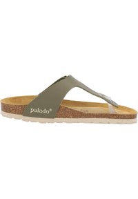 Sandalo infradito verde con una soletta in sughero testurizzato, suola più chiara a contrasto e un design minimalista caratterizzato da una sottile cinghia. Logo visibile.