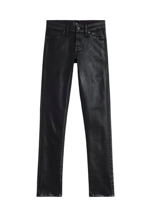 Zwarte denim jeans met een slanke pasvorm, voorzien van een gladde textuur, voorzakken en een knoopsluiting. De stof heeft een lichte glans.