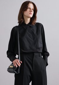 Victoria Beckham MINI CHAIN POUCH LONG STRAP - Sac bandoulière - black