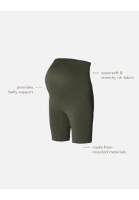 Graviditetsshorts lavet af strækbart ribbet stof i olivengrøn, med høj talje til støtte af maven og knælang længde.