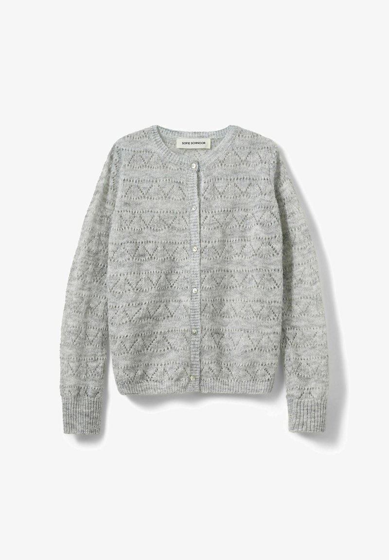 Šviesiai pilkas megztas kardiganas su tekstūrinio rašto raštu, apvaliu kaklu ir sagomis užsegimu. Ribuotos rankogaliai ir apačia prideda detalių.