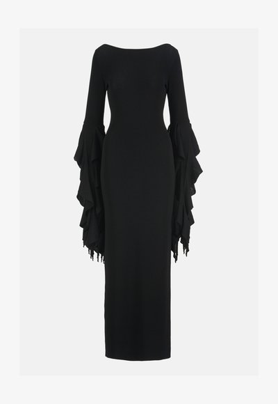 Vestido negro ajustado de manga larga con escote recto y mangas dramáticas con volantes en capas que terminan en bordes con flecos.