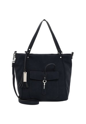 Zwarte handtas met voorvak, zilverkleurige sluiting, tassel-detail, twee korte handvatten en afneembare schouderriem op witte achtergrond.