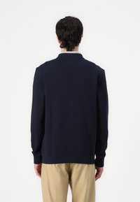 Marine-coloured sweatshirt met lange mouwen, geribbelde kraag en boorden, en een minimalistisch ontwerp. Glad textuur, casual pasvorm en geen zichtbare patronen of logo's.