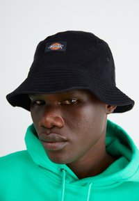 SEASONAL BUCKET UNISEX - Kepurė - black