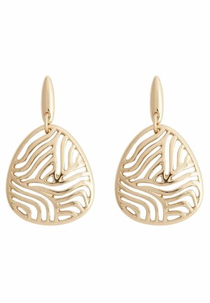 Paire de boucles d'oreilles pendantes dorées avec des motifs découpés ondulés abstraits en formes triangulaires arrondies irrégulières.