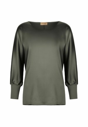 Olivgrön blus i silkesliknande tyg, med rundad halsringning och långa puffärmar, rak fåll och minimalistisk design.