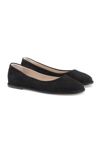 Ballerine in suede nero con punta arrotondata e suola bassa in gomma nera, con una fodera interna liscia beige.