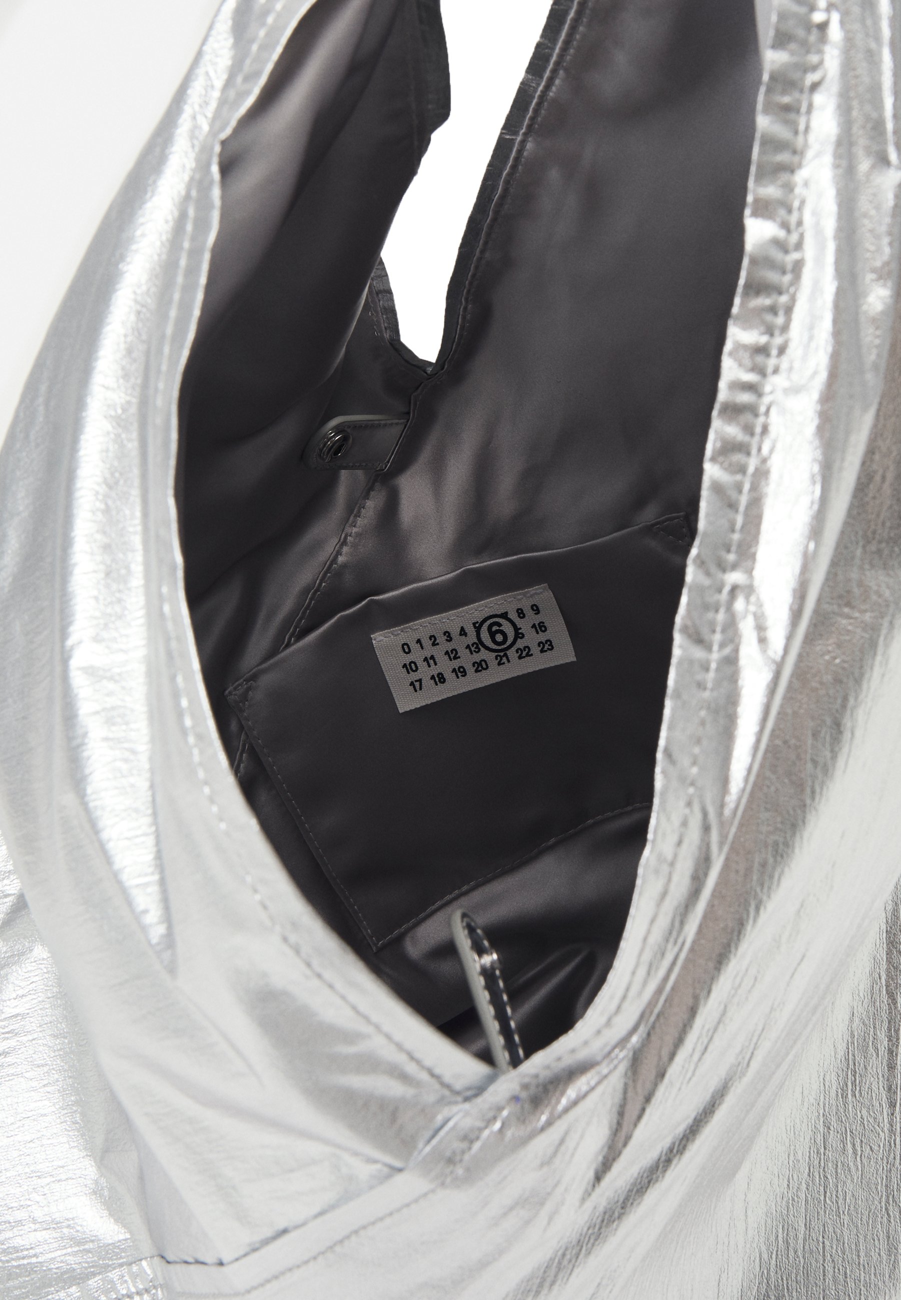 ★MM6 MAISON MARGIELA★JAPANESE BAG Classic Medium★Silver MM6 Maison Margiela - Japanese Bag Classic Small | HBX