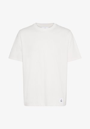 Valge lühikeste varrukatega T-särk puuvillast, ümar kaelus ja väike silt õmmeldud all vasakul. Sujuv tekstuur, lahtine lõige.