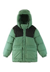 Giacca verde a vento con yoke nero, dotata di cappuccio, due tasche frontali e texture trapuntata. Materiale morbido con un design imbottito.