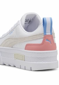 Puma MAYZE - Treenikenkä - white pink fruit