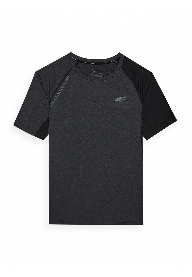 Koszulka sportowa z krótkim rękawem w ciemnoszarym kolorze z czarnymi akcentami, wykonana z materiału odprowadzającego wilgoć. Posiada logo oraz teksturowaną panel na ramieniu.