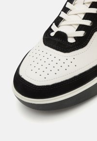ECCO STREET COURT M - Tenisky - black/white