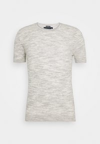 Camiseta de manga corta de color gris claro, hecha de una tela suave y texturizada con un patrón jaspeado sutil y un cuello redondo.