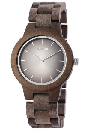 Holzuhr mit runder Gehäuseform, dunkelbraunem Armband, silberfarbenen Akzenten und einem silbernen Verlaufszifferblatt mit dünnen Stundenmarkierungen und einem Markenlogo.