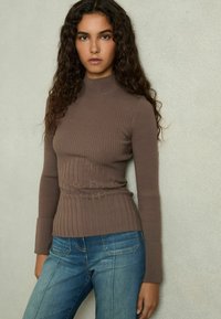 Reiss VIENNE HIGH-NECK  - Strickpullover - mink