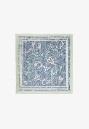 Il piatto in ceramica presenta uno sfondo blu con un motivo testurizzato. Decorato con cuori e testo scritto a mano in bianco e verde chiaro.